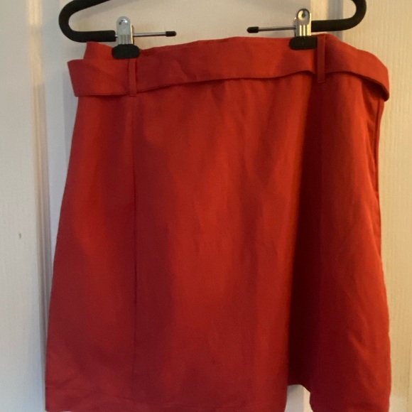 NWT Banana Republic skirt. Size 16. Colour is red orange. - Picture 3 of 4